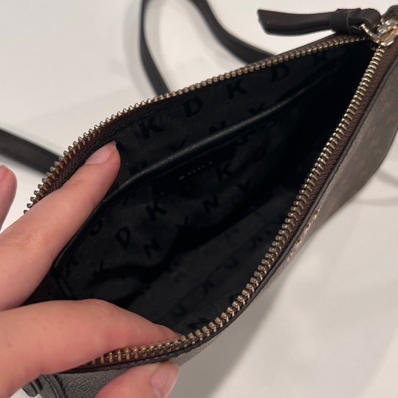 DKNY small crossbody logo bag - Picture 3 of 3